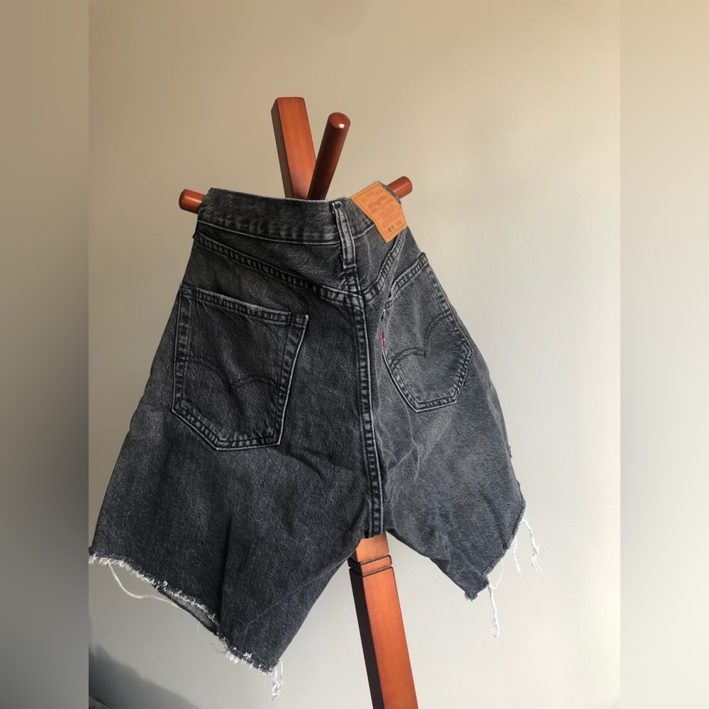 Men’s Levi jean shorts - Picture 2 of 6